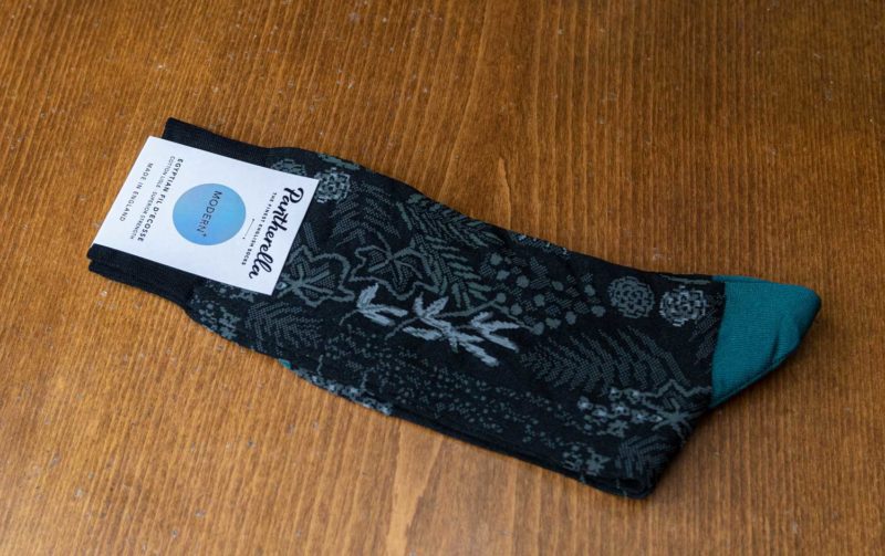 Pantherella Modern sock in black with blue foliage design