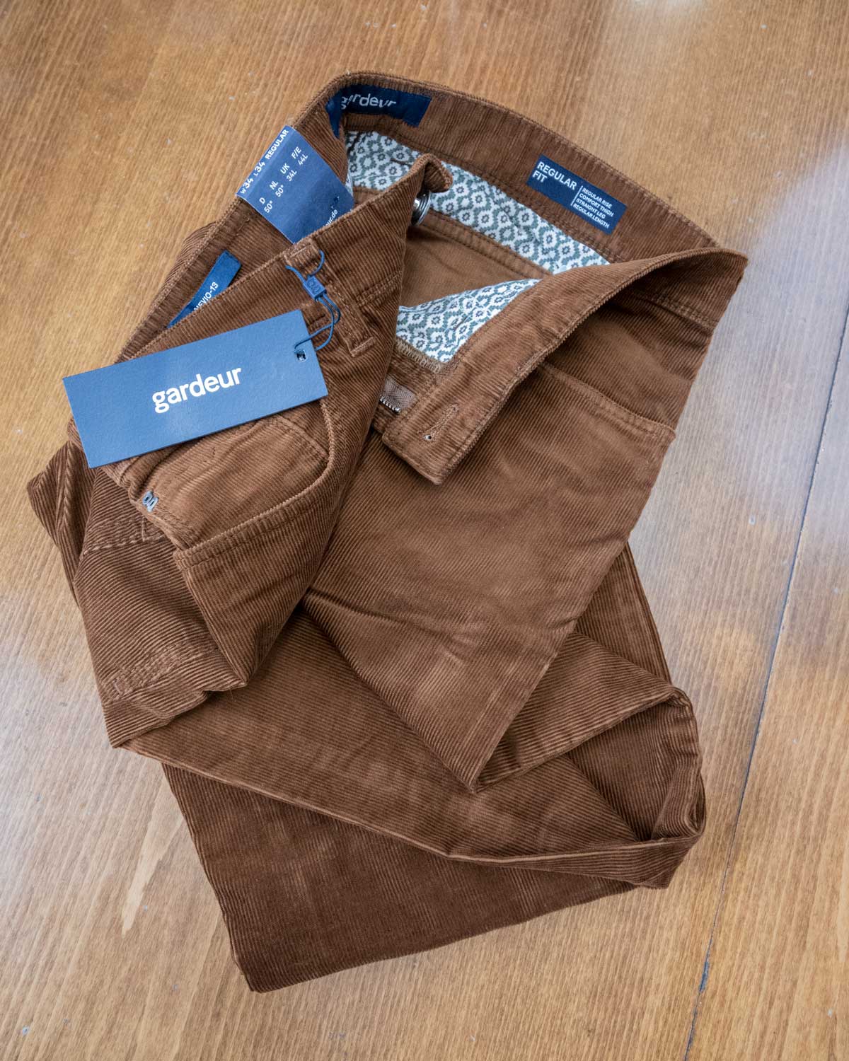 Gardeur brown cord trouser with traditional 5 pocket design.