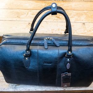 Ashwood leather holdall in black soft luxurious leather.