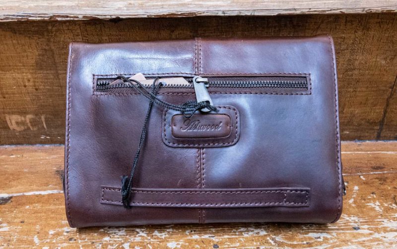 Ashwood leather washbag in soft tan luxurious leather.