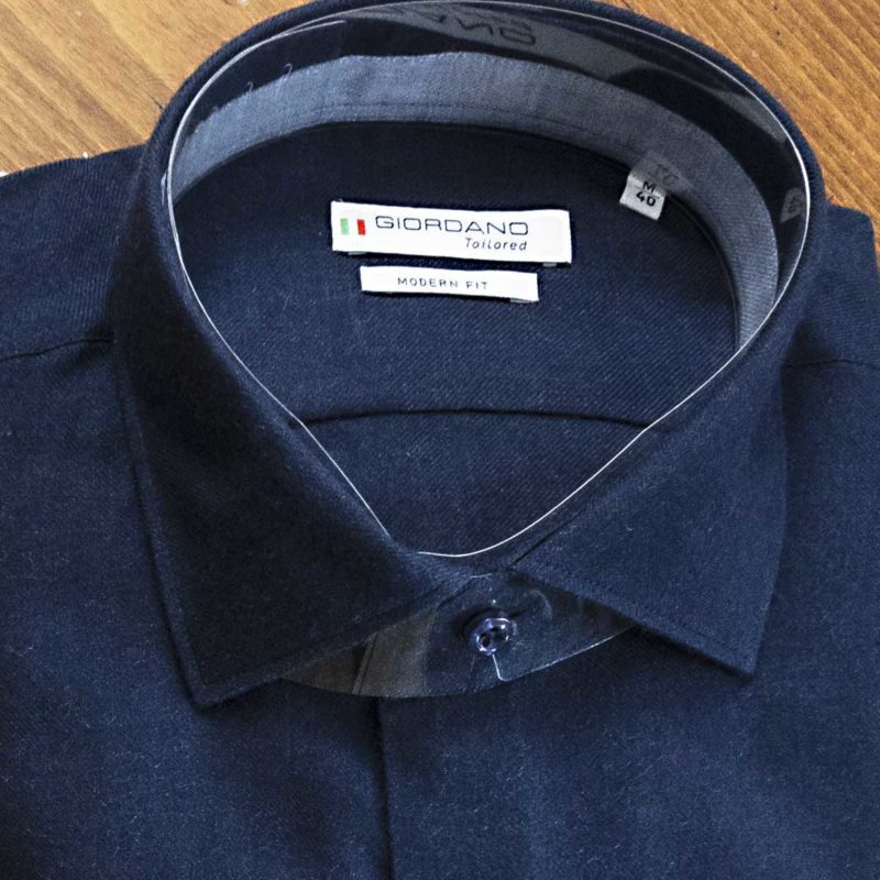 Giordano shirt soft in dark blue with a pale blue lining