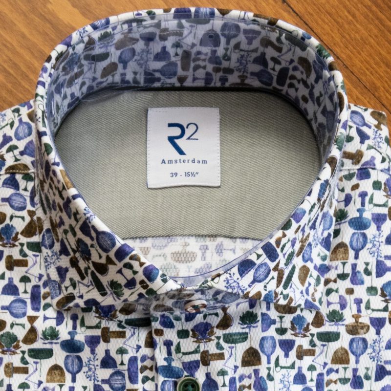 R2 shirt white with blue, green and brown lamps, jugs and glasses