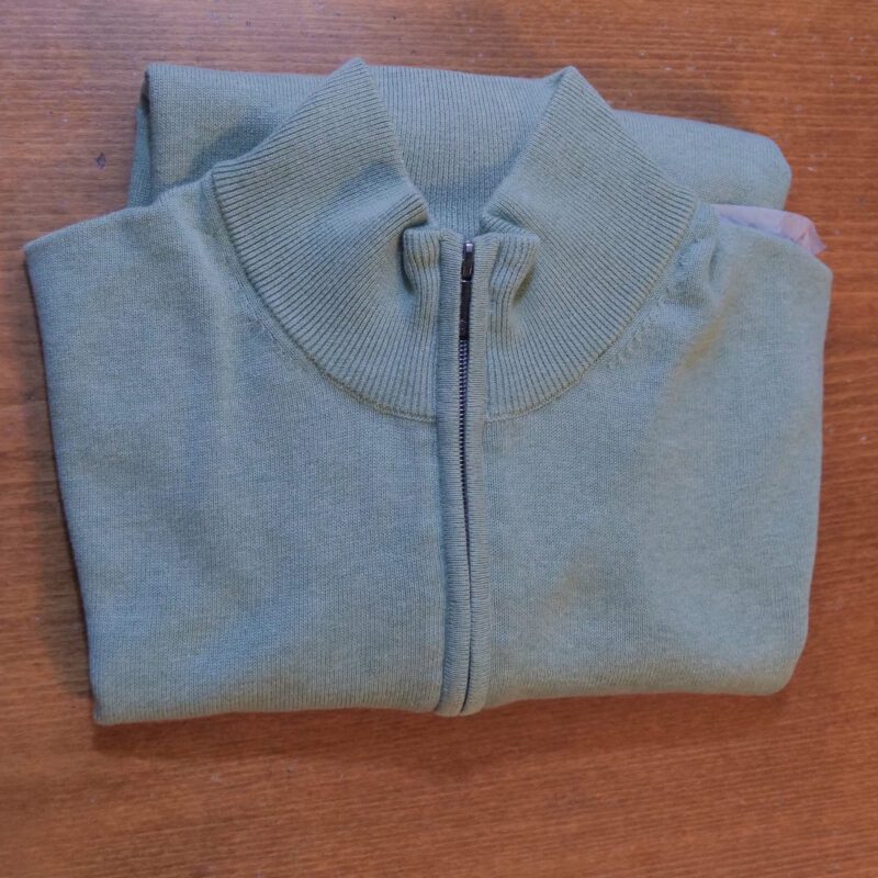 Fynch-Hatton zip in sage green premium cotton, great for spring and summer evenings