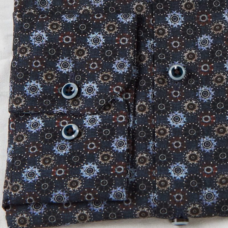 Venti dark blue shirt with small spinning stars in dark red and pale blue from Gabucci Bath