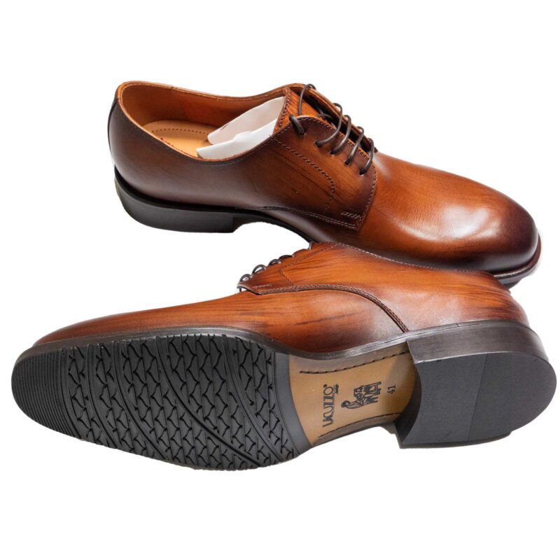 Lacuzzo, brown leather  lace up. A stylish take on a traditional style. From Gabucci Bath